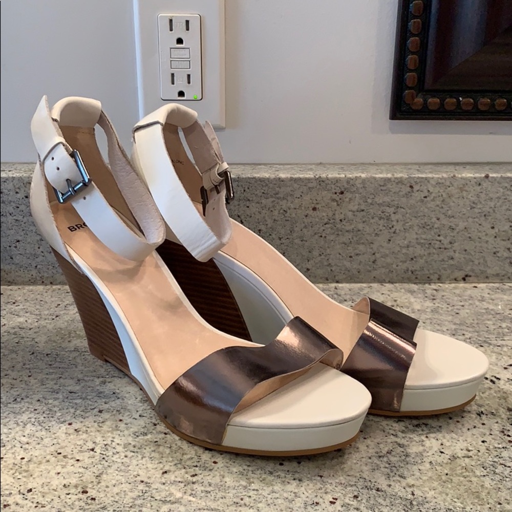 Woman’s white leather and metallic wedge heel